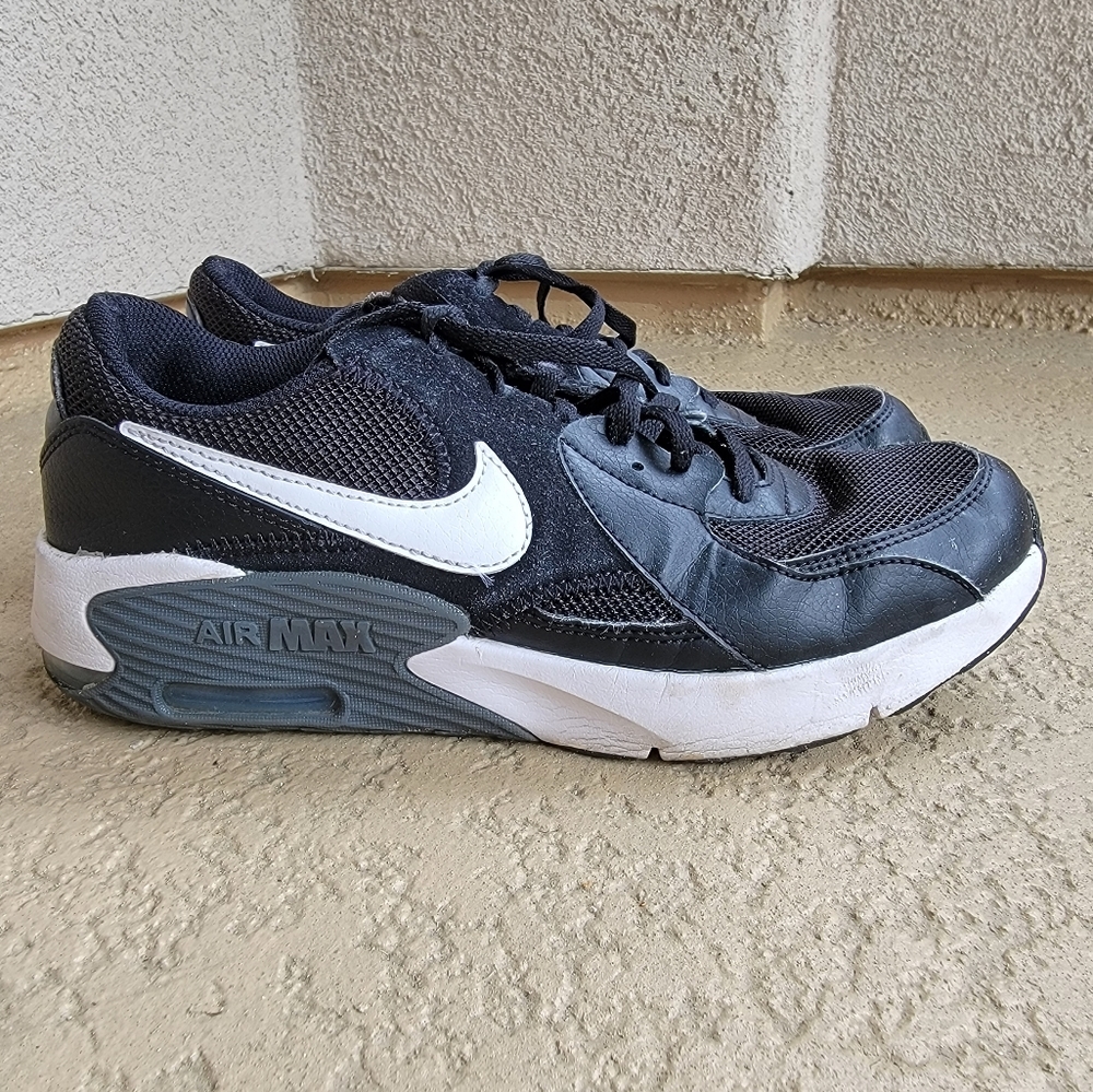 PRE owned, Nike AirMax, boys size 6y.